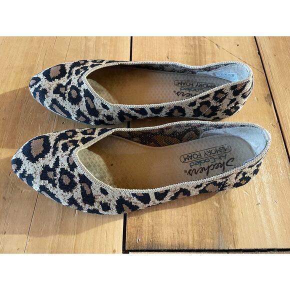 Skechers Air Cooled Memory Foam Slip On Shoes Leopard Flats Womens Size 6.5 - Picture 1 of 5